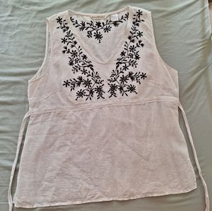 Sz. XL Susan Bristol White Cotton Top with Embroidered Details